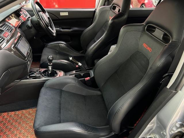 助手席シートも目立つキズや汚れはありません。気持ちよくご使用いただけます。