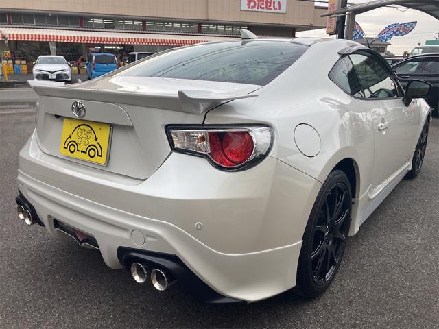 ８６ ＧＴリミテッド　ワンオーナー　ＥＴＣ　バックカメラ　ナビ　ＴＶ　ＡＴ　ＨＩＤ　スマートキー　電動格納ミラー　シートヒーター　エアロ　アルミホイール　盗難防止システム　衝突安全ボディ　ＡＢＳ　ＥＳＣ　ブルーレイ　ＵＳＢ（15枚目）