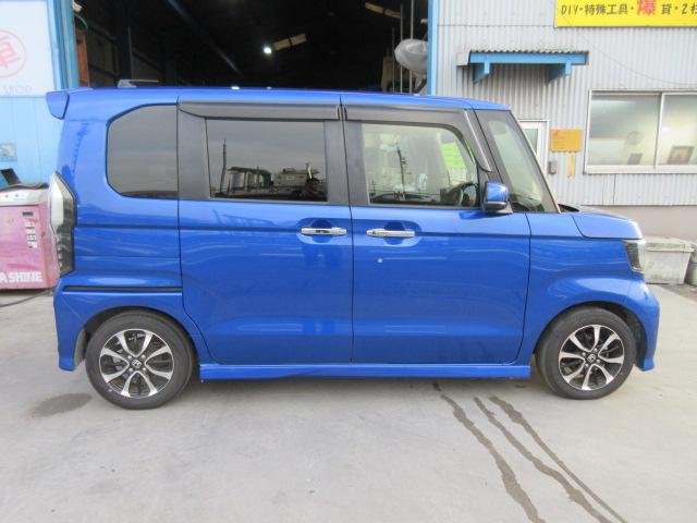 Ｎ－ＢＯＸカスタム Ｇ・Ｌホンダセンシング　９インチ社外ナビ・デジタルインナーミラー・ＥＴＣ・ナビ連動前後ドラレコ・シートヒーター・両側パワースライドドア・ホンダセンシング・ＭＤＭＩ接続・Ｂｌｕｅｔｏｏｔｈ接続・純正アルミ（8枚目）