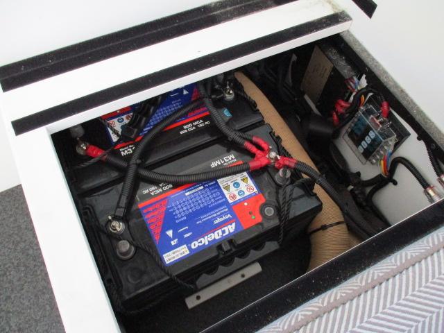 　ナッツ　ＬＥＥＫ　４ＷＤ　ＦＦヒーター　出窓　ツインサブ　走行充電　外部充電　外部電源　冷蔵庫　サイドオーニング　メイン・サブ切替リヤＴＶ　インバーター　シンク　網戸　シャワー(57枚目)