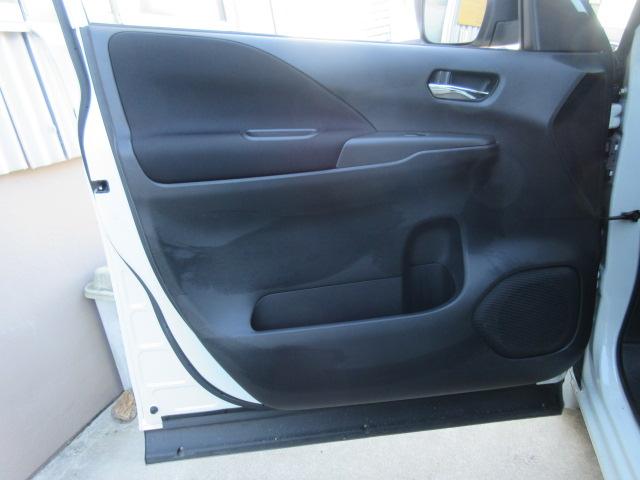 セレナ ｅ－パワー　ハイウェイスターＶ　純正ナビ・アラウンドビュー・ＥＴＣ・プロパイロット・ドライブレコーダー・Ｂｌｕｅｔｏｏｔｈ接続・パーキングアシスト・ステアリングヒーター・シートヒーター・衝突被害軽減・踏み間違い防止・禁煙車・記録簿（30枚目）