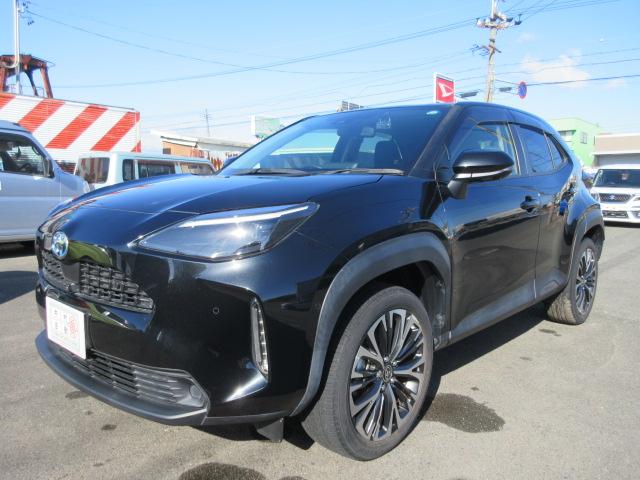 ヤリスクロス ハイブリッドＧ　純正８インチディスプレイＡｕｄｉｏ・全周囲カメラ・ＥＴＣ・ドラレコ・ＢＳＭ・Ｂｌｕｅｔｏｏｔｈ接続・ＬＥＤヘッドライト・クリアランスソナー・純アルミ・クルーズコントロール・禁煙車・ＴＳＳ・スマートキー（3枚目）