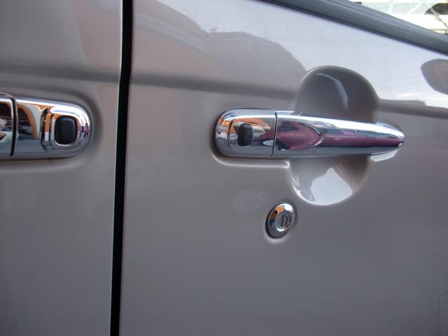 ムーヴキャンバス Ｘメイクアップリミテッド　ＳＡＩＩＩ　４ＷＤ　両側パワースライドデア　純正大画面ナビ　フルセグＴＶ　ブルートゥースオーディオ　全周囲モニター　ＣＤ／ＤＶＤ再生　セイフティーサポート　オートハイビーム　ナビ連動専用ドラレコ　ＵＳＢポート（16枚目）