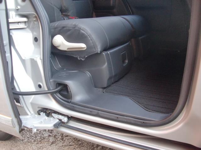 ムーヴキャンバス Ｘメイクアップリミテッド　ＳＡＩＩＩ　４ＷＤ　両側パワースライドデア　純正大画面ナビ　フルセグＴＶ　ブルートゥースオーディオ　全周囲モニター　ＣＤ／ＤＶＤ再生　セイフティーサポート　オートハイビーム　ナビ連動専用ドラレコ　ＵＳＢポート（22枚目）