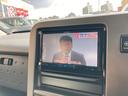 トラビス　禁煙車　ＥＴＣ　ナビ　ＴＶ　アルミホイール　スマートキー　電動格納ミラー　ＣＶＴ　衝突安全ボディ　記録簿　ベンチシート　ＡＢＳ　ＣＤ　ＵＳＢ　エアコン　７人乗り　３列シート(4枚目)