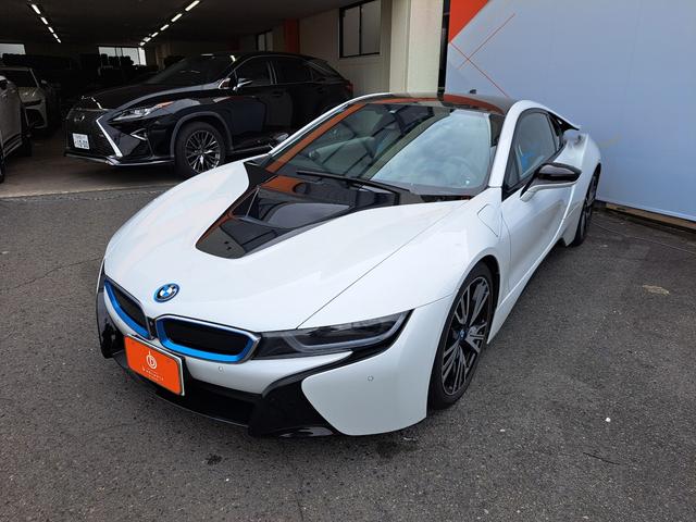 ｉ８ ベースグレード　ディーラー車／左ハンドル／ホワイトレザー／ＬＥＤヘッドライト／２０インチアルミ／ハーマンガードン／ブルーシートベルト／パワーシート／シートヒーター／障害物センサー／ユピテルレーダー（5枚目）