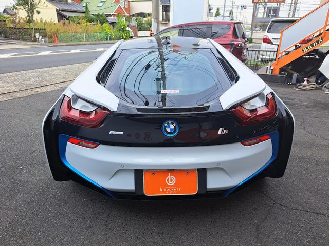 ｉ８ ベースグレード　ディーラー車／左ハンドル／ホワイトレザー／ＬＥＤヘッドライト／２０インチアルミ／ハーマンガードン／ブルーシートベルト／パワーシート／シートヒーター／障害物センサー／ユピテルレーダー（8枚目）