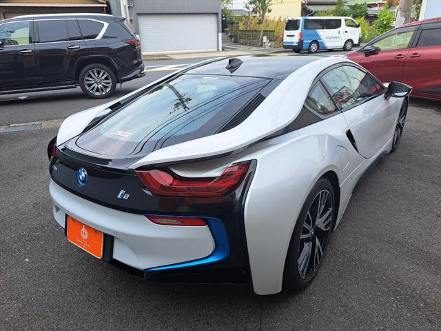 ｉ８ ベースグレード　ディーラー車／左ハンドル／ホワイトレザー／ＬＥＤヘッドライト／２０インチアルミ／ハーマンガードン／ブルーシートベルト／パワーシート／シートヒーター／障害物センサー／ユピテルレーダー（11枚目）