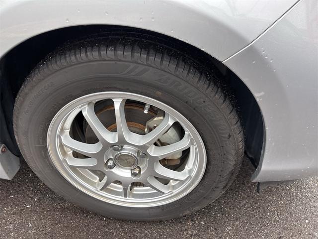 アクア Ｇ　ハイブリッド　ＥＴＣ　純正ナビ　プッシュスタート　オートライトシステム　オーディオ　パワーウィンドウ　パワーステアリング　シルバー（10枚目）