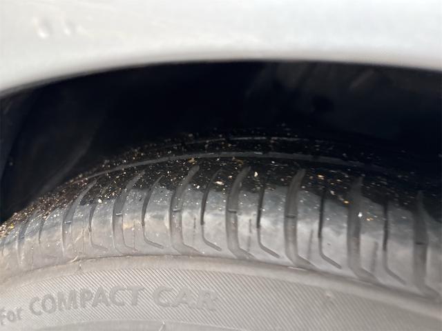 アクア Ｇ　ハイブリッド　ＥＴＣ　純正ナビ　プッシュスタート　オートライトシステム　オーディオ　パワーウィンドウ　パワーステアリング　シルバー（11枚目）