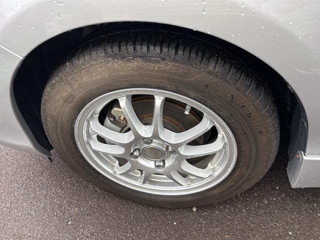 アクア Ｇ　ハイブリッド　ＥＴＣ　純正ナビ　プッシュスタート　オートライトシステム　オーディオ　パワーウィンドウ　パワーステアリング　シルバー（30枚目）