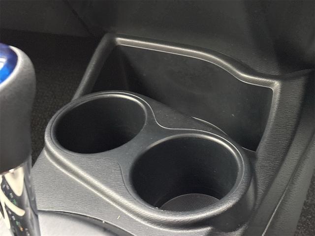 アクア Ｇ　ハイブリッド　ＥＴＣ　純正ナビ　プッシュスタート　オートライトシステム　オーディオ　パワーウィンドウ　パワーステアリング　シルバー（37枚目）