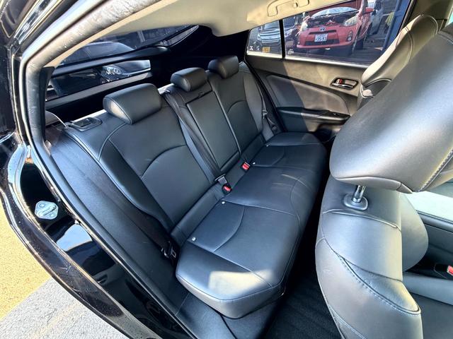 プリウス Sツーリングセレクション HVバッテリー5年間保証付 レーダークルーズコントロール ナビ/フルセグTV/Bluetoothオーディオ/CD/DVD/バックカメラ/シートヒーター/合成レザーシート/ドライブレコーダー(13枚目)