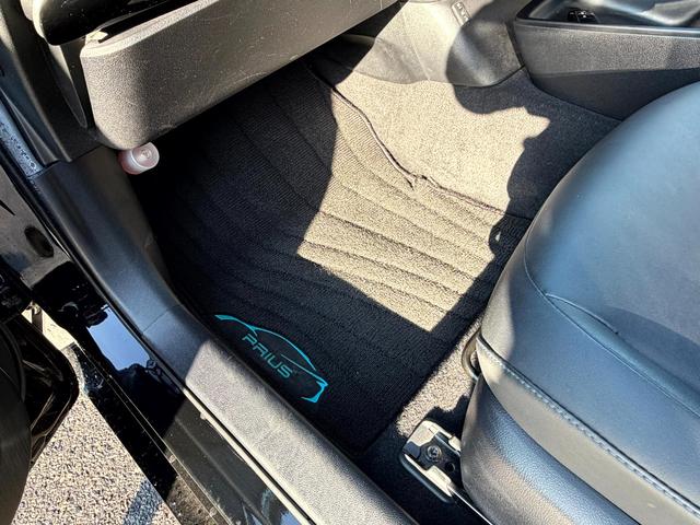 プリウス Sツーリングセレクション HVバッテリー5年間保証付 レーダークルーズコントロール ナビ/フルセグTV/Bluetoothオーディオ/CD/DVD/バックカメラ/シートヒーター/合成レザーシート/ドライブレコーダー(16枚目)