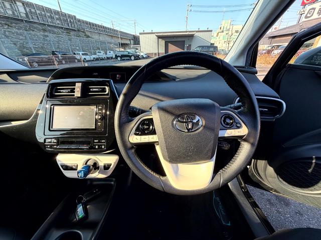 プリウス Sツーリングセレクション HVバッテリー5年間保証付 レーダークルーズコントロール ナビ/フルセグTV/Bluetoothオーディオ/CD/DVD/バックカメラ/シートヒーター/合成レザーシート/ドライブレコーダー(19枚目)