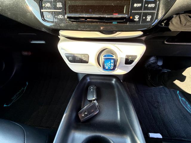 プリウス Sツーリングセレクション HVバッテリー5年間保証付 レーダークルーズコントロール ナビ/フルセグTV/Bluetoothオーディオ/CD/DVD/バックカメラ/シートヒーター/合成レザーシート/ドライブレコーダー(24枚目)