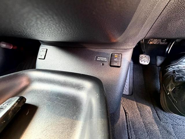 プリウス Sツーリングセレクション HVバッテリー5年間保証付 レーダークルーズコントロール ナビ/フルセグTV/Bluetoothオーディオ/CD/DVD/バックカメラ/シートヒーター/合成レザーシート/ドライブレコーダー(28枚目)