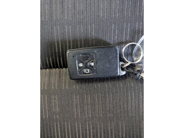 アイシス プラタナ　４ＷＤ　メモリナビ　Ｂｌｕｅｔｏｏｔｈ接続　バックカメラ　ＥＴＣ　パワースライドドア　フルセグＴＶ　ウォークスルー（18枚目）