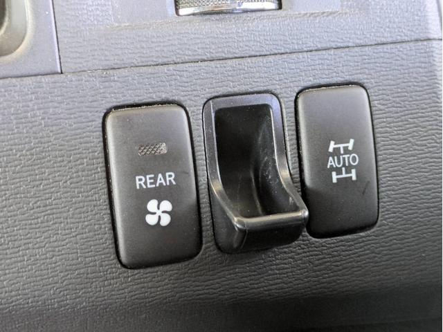 アイシス プラタナ　４ＷＤ　メモリナビ　Ｂｌｕｅｔｏｏｔｈ接続　バックカメラ　ＥＴＣ　パワースライドドア　フルセグＴＶ　ウォークスルー（33枚目）