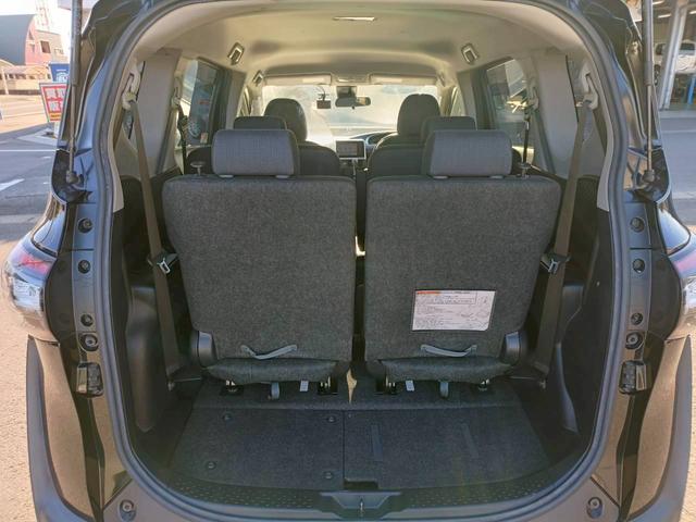 シエンタ ハイブリッドG 衝突軽減ブレーキ SDナビ 両側電動スライド バックカメラ Bluetooth接続 シートヒーター ETC フルセグTV ウォークスルー LEDライト 純正アルミ 車線逸脱警報 ステアリングリモコン(11枚目)