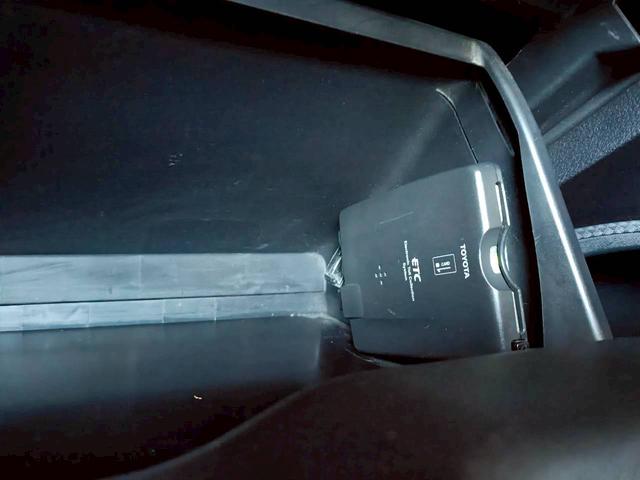 シエンタ ハイブリッドG 衝突軽減ブレーキ SDナビ 両側電動スライド バックカメラ Bluetooth接続 シートヒーター ETC フルセグTV ウォークスルー LEDライト 純正アルミ 車線逸脱警報 ステアリングリモコン(19枚目)