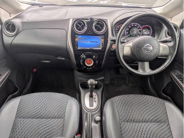 ノート メダリスト　ＳＤナビ　全周囲カメラ　Ｂｌｕｅｔｏｏｔｈオーディオ　ＥＴＣ　ワンセグＴＶ　音楽録音　ＣＤ／ＤＶＤ再生　ＡＵＸ　ＵＳＢ接続　オートライト　ハーフレザーシート　プッシュスタート　アイドリングストップ（13枚目）