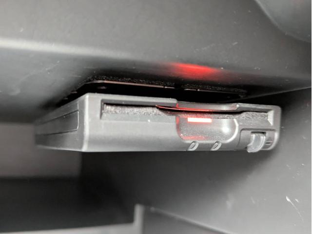 ノート メダリスト　ＳＤナビ　全周囲カメラ　Ｂｌｕｅｔｏｏｔｈオーディオ　ＥＴＣ　ワンセグＴＶ　音楽録音　ＣＤ／ＤＶＤ再生　ＡＵＸ　ＵＳＢ接続　オートライト　ハーフレザーシート　プッシュスタート　アイドリングストップ（17枚目）