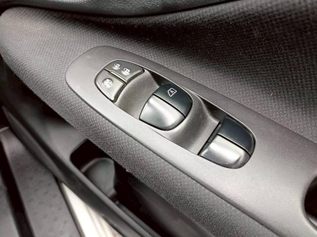 セレナ ハイウェイスター S-ハイブリッド SDナビ 両側電動スライドドア 後席モニター クルーズコントロール ETC フルセグTV Bluetoothオーディオ ウォークスルー 純正アルミ プッシュスタート AUX アイドリングストップ(34枚目)