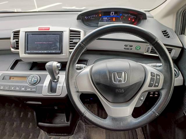 フリードハイブリッド ジャストセレクション　ＨＤＤナビ　両側電動スライドドア　Ｂｌｕｅｔｏｏｔｈオーディオ　クルーズコントロール　ＥＴＣ　フルセグＴＶ　音楽録音　ウォークスルー　３列シート　純正アルミ　ＣＤ／ＤＶＤ再生　ハーフレザーシート（13枚目）