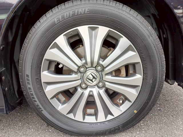 フリードハイブリッド ジャストセレクション　ＨＤＤナビ　両側電動スライドドア　Ｂｌｕｅｔｏｏｔｈオーディオ　クルーズコントロール　ＥＴＣ　フルセグＴＶ　音楽録音　ウォークスルー　３列シート　純正アルミ　ＣＤ／ＤＶＤ再生　ハーフレザーシート（23枚目）