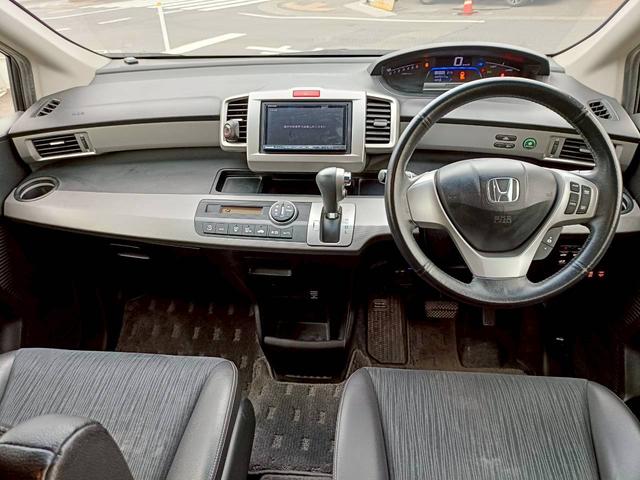 フリードハイブリッド ジャストセレクション　ＨＤＤナビ　両側電動スライドドア　Ｂｌｕｅｔｏｏｔｈオーディオ　クルーズコントロール　ＥＴＣ　フルセグＴＶ　音楽録音　ウォークスルー　３列シート　純正アルミ　ＣＤ／ＤＶＤ再生　ハーフレザーシート（24枚目）