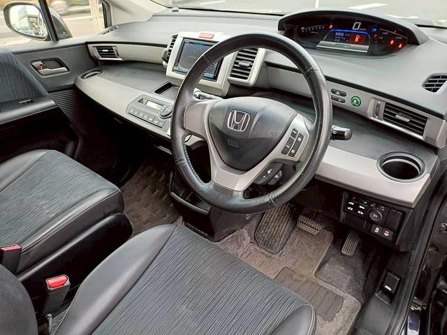 フリードハイブリッド ジャストセレクション　ＨＤＤナビ　両側電動スライドドア　Ｂｌｕｅｔｏｏｔｈオーディオ　クルーズコントロール　ＥＴＣ　フルセグＴＶ　音楽録音　ウォークスルー　３列シート　純正アルミ　ＣＤ／ＤＶＤ再生　ハーフレザーシート（25枚目）