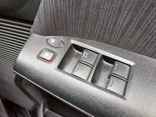 フリードハイブリッド ジャストセレクション　ＨＤＤナビ　両側電動スライドドア　Ｂｌｕｅｔｏｏｔｈオーディオ　クルーズコントロール　ＥＴＣ　フルセグＴＶ　音楽録音　ウォークスルー　３列シート　純正アルミ　ＣＤ／ＤＶＤ再生　ハーフレザーシート（32枚目）