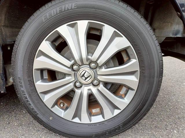 フリードハイブリッド ジャストセレクション　ＨＤＤナビ　両側電動スライドドア　Ｂｌｕｅｔｏｏｔｈオーディオ　クルーズコントロール　ＥＴＣ　フルセグＴＶ　音楽録音　ウォークスルー　３列シート　純正アルミ　ＣＤ／ＤＶＤ再生　ハーフレザーシート（40枚目）