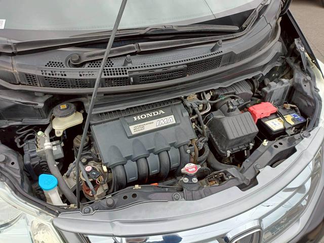 フリードハイブリッド ジャストセレクション　ＨＤＤナビ　両側電動スライドドア　Ｂｌｕｅｔｏｏｔｈオーディオ　クルーズコントロール　ＥＴＣ　フルセグＴＶ　音楽録音　ウォークスルー　３列シート　純正アルミ　ＣＤ／ＤＶＤ再生　ハーフレザーシート（42枚目）