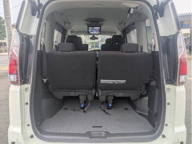 セレナ ハイウェイスター　衝突軽減ブレーキ　全周囲カメラ　クルーズコントロール　ＥＴＣ　フルセグＴＶ　メモリーナビ　後席モニター　両側スライド片側電動　Ｂｌｕｅｔｏｏｔｈ接続　ＵＳＢ接続　アイドリングストップ　オートライト（12枚目）