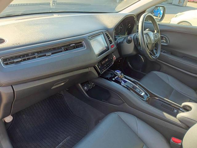 ヴェゼル ハイブリッドZ 衝突軽減ブレーキ HDMI接続 メモリナビ Bluetoothオーディオ バックカメラ クルーズコントロール シートヒーター ETC フルセグTV LEDライト パドルシフト プッシュスタート(7枚目)