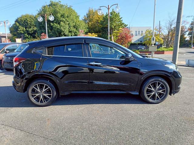 ヴェゼル ハイブリッドZ 衝突軽減ブレーキ HDMI接続 メモリナビ Bluetoothオーディオ バックカメラ クルーズコントロール シートヒーター ETC フルセグTV LEDライト パドルシフト プッシュスタート(35枚目)