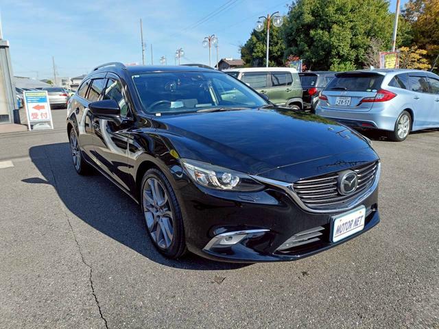 ご来店の際に事前にご連絡をいただければ、現車をご覧になっていただきやすいようにご用意いたします。　雨の日や夜でもピット内の明るい場所でご覧になっていただけます♪