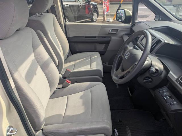 ご来店の際に事前にご連絡をいただければ、現車をご覧になっていただきやすいようにご用意いたします。　雨の日や夜でもピット内の明るい場所でご覧になっていただけます♪