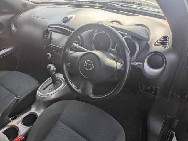 ジューク １５ＲＸ　ＳＤナビ　Ｂｌｕｅｔｏｏｔｈオーディオ　バックカメラ　ＥＴＣ　フルセグＴＶ　ＣＤ・ＤＶＤ再生　ＡＵＸ　音楽録音　スマートキー　プッシュスタート　オートライト　純正フロアマット　アイドリングストップ（26枚目）