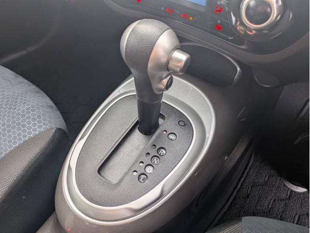 ジューク １５ＲＸ　ＳＤナビ　Ｂｌｕｅｔｏｏｔｈオーディオ　バックカメラ　ＥＴＣ　フルセグＴＶ　ＣＤ・ＤＶＤ再生　ＡＵＸ　音楽録音　スマートキー　プッシュスタート　オートライト　純正フロアマット　アイドリングストップ（29枚目）