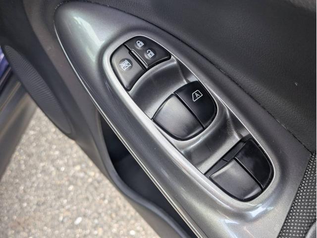 ジューク １５ＲＸ　ＳＤナビ　Ｂｌｕｅｔｏｏｔｈオーディオ　バックカメラ　ＥＴＣ　フルセグＴＶ　ＣＤ・ＤＶＤ再生　ＡＵＸ　音楽録音　スマートキー　プッシュスタート　オートライト　純正フロアマット　アイドリングストップ（35枚目）