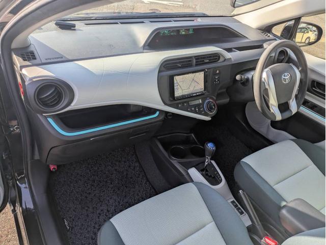 アクア Ｓ　ＨＤＤナビ　Ｂｌｕｅｔｏｏｔｈオーディオ　ＥＴＣ　フルセグＴＶ　ＣＤ／ＤＶＤ再生　音楽録音　オートライト　スマートキー　プッシュスタート　純正フロアマット　トラクションコントロール（8枚目）