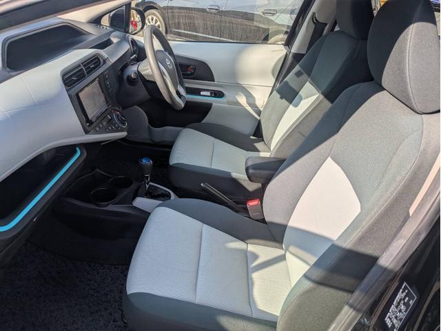 アクア Ｓ　ＨＤＤナビ　Ｂｌｕｅｔｏｏｔｈオーディオ　ＥＴＣ　フルセグＴＶ　ＣＤ／ＤＶＤ再生　音楽録音　オートライト　スマートキー　プッシュスタート　純正フロアマット　トラクションコントロール（9枚目）