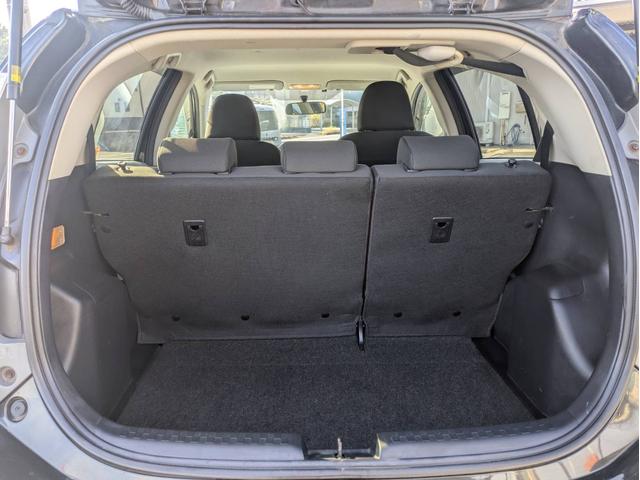 アクア Ｓ　ＨＤＤナビ　Ｂｌｕｅｔｏｏｔｈオーディオ　ＥＴＣ　フルセグＴＶ　ＣＤ／ＤＶＤ再生　音楽録音　オートライト　スマートキー　プッシュスタート　純正フロアマット　トラクションコントロール（11枚目）