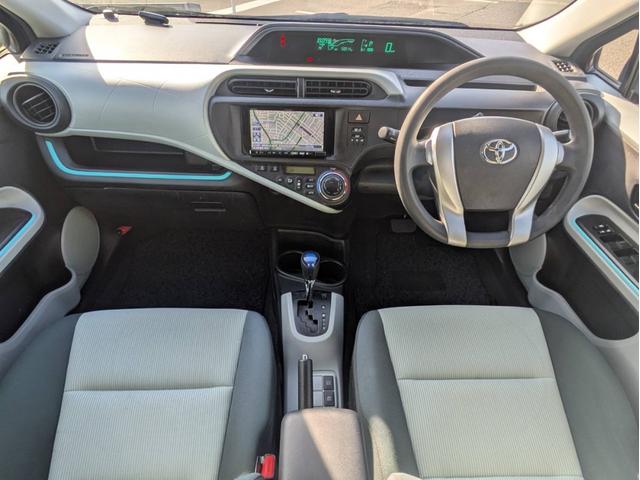 アクア Ｓ　ＨＤＤナビ　Ｂｌｕｅｔｏｏｔｈオーディオ　ＥＴＣ　フルセグＴＶ　ＣＤ／ＤＶＤ再生　音楽録音　オートライト　スマートキー　プッシュスタート　純正フロアマット　トラクションコントロール（13枚目）