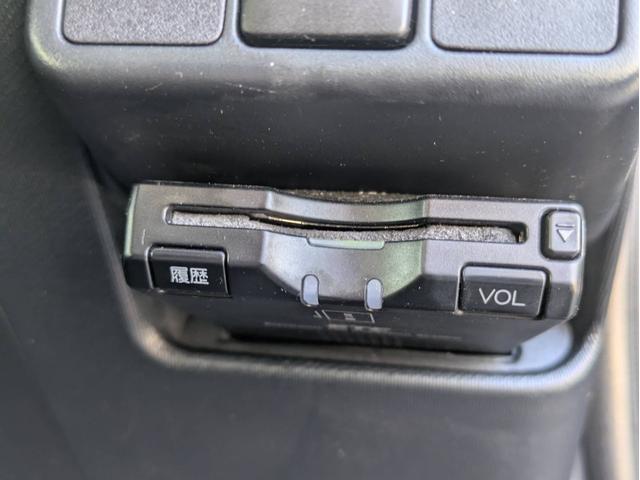 アクア Ｓ　ＨＤＤナビ　Ｂｌｕｅｔｏｏｔｈオーディオ　ＥＴＣ　フルセグＴＶ　ＣＤ／ＤＶＤ再生　音楽録音　オートライト　スマートキー　プッシュスタート　純正フロアマット　トラクションコントロール（17枚目）