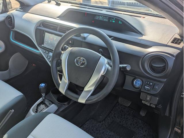 アクア Ｓ　ＨＤＤナビ　Ｂｌｕｅｔｏｏｔｈオーディオ　ＥＴＣ　フルセグＴＶ　ＣＤ／ＤＶＤ再生　音楽録音　オートライト　スマートキー　プッシュスタート　純正フロアマット　トラクションコントロール（27枚目）