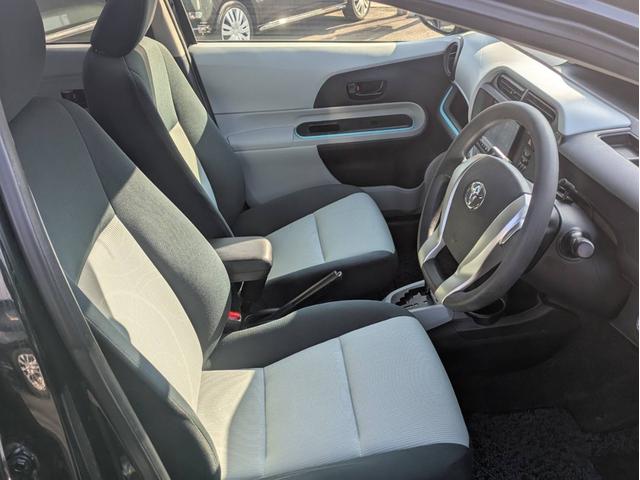 アクア Ｓ　ＨＤＤナビ　Ｂｌｕｅｔｏｏｔｈオーディオ　ＥＴＣ　フルセグＴＶ　ＣＤ／ＤＶＤ再生　音楽録音　オートライト　スマートキー　プッシュスタート　純正フロアマット　トラクションコントロール（28枚目）